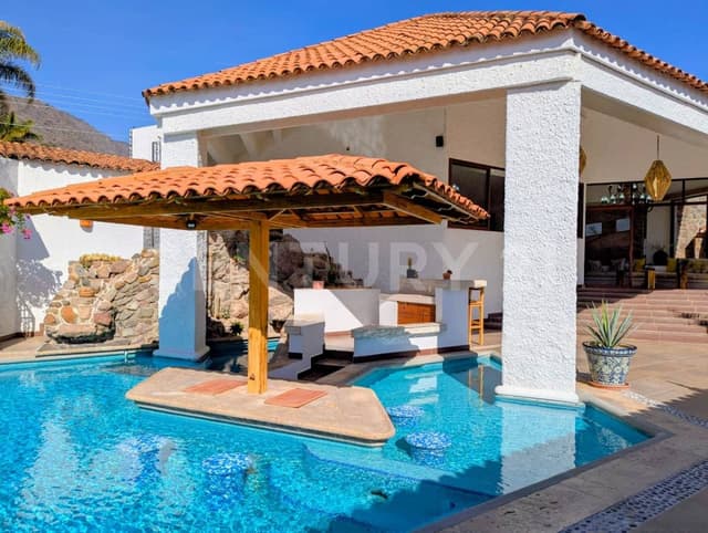 Residencia en venta totalmente equipada en Raquet Club