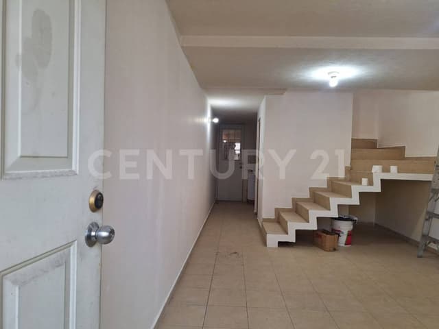 Casa sola muy cerca de Chedraui Coacalco