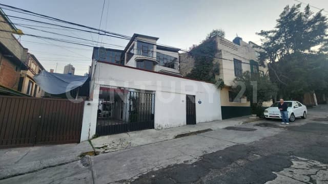 Casa en Venta en Lomas De Occipaco, Naucalpan, Estado de México.