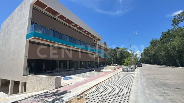 Venta de local en Mayakoba, Playa Del Carmen, Q. Roo OFC08623
