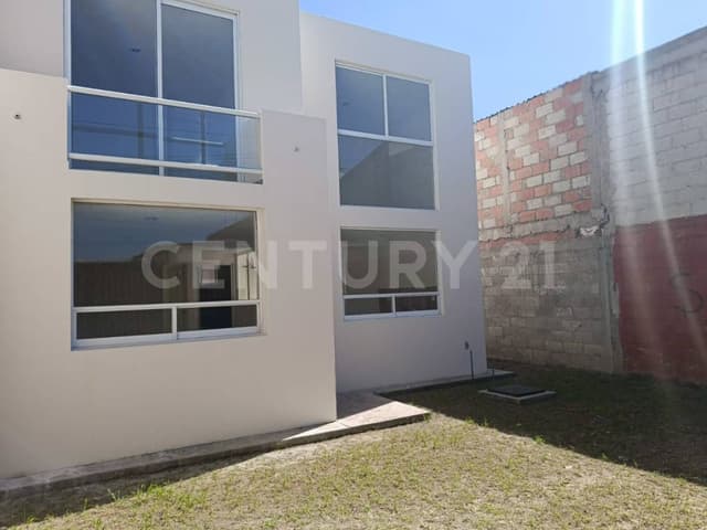 CASA NUEVA CON RECAMARA EN PLANTA BAJA Y JARDIN CERCA DE CRUZ DEL SUR PUEBLA.