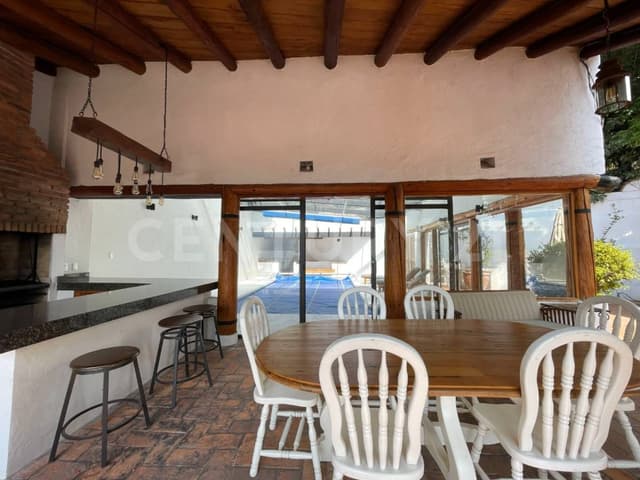 CASA EN VENTA CON VISTA AL LAGO VALLE DE BRAVO