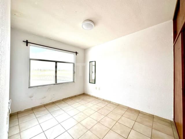 CASA EN VENTA CON MUCHO TERRENO EXCEDENTE