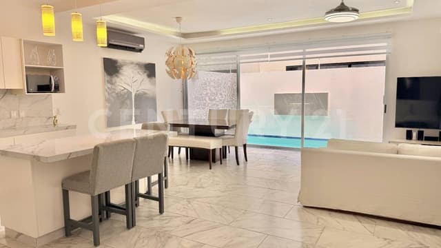 Casa en Venta con alberca privada y diseño contemporáneo en Arbolada Cancún.