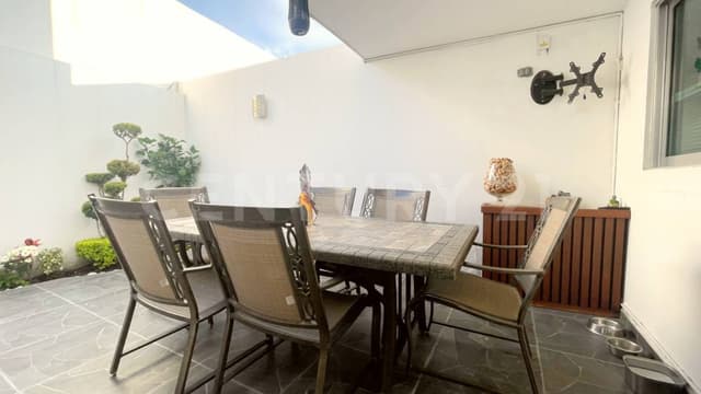 VENTA CASA SEMINUEVA DE 4 RECÁMARAS EN PARQUE MICHOACÁN,LOMAS DE ANGELOPOLIS III