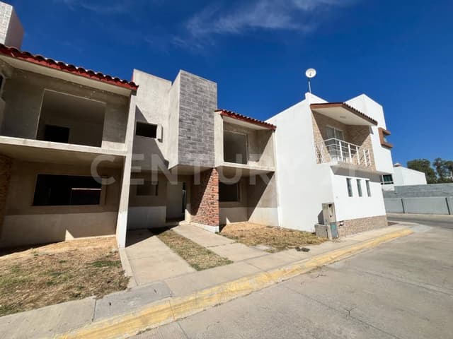 Casa en venta en club de golf en Circuito Viñedos, SJR, QRO