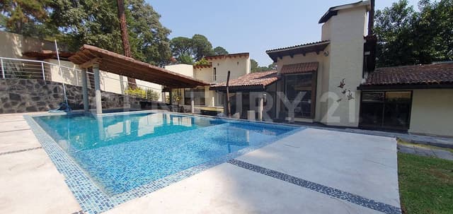 CASA EN EL CENTRO DE AVÁNDARO, VALLE DE BRAVO