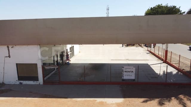 Se RENTA Local Col. Franja Comercial 300, Cajeme, Sonora