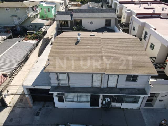 RAV-1227 Propiedad en Venta en Col. Independencia Tijuana con Casas y Locales