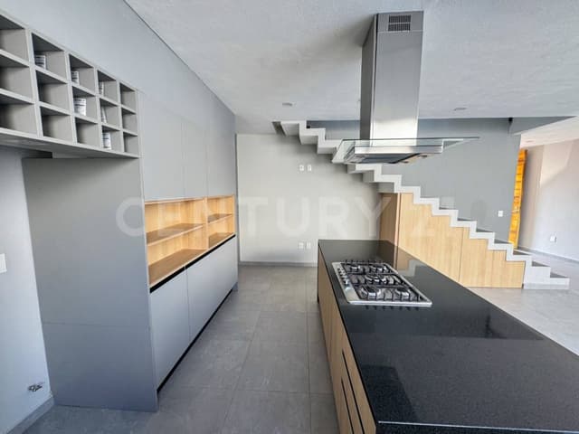 Casa en Venta con Acabados Modernos en Residencial Sendero de las Moras