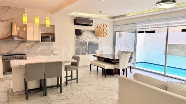 Casa en Venta con alberca privada y diseño contemporáneo - Arbolada Cancún.
