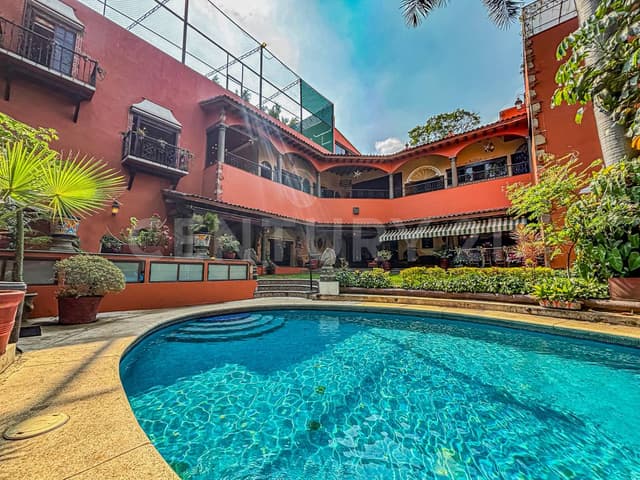CASA CON ALBERCA, ÁREAS DE JUEGOS Y POTENCIAL AIRBNB EN ACAPANTZINGO, CUERNAVACA