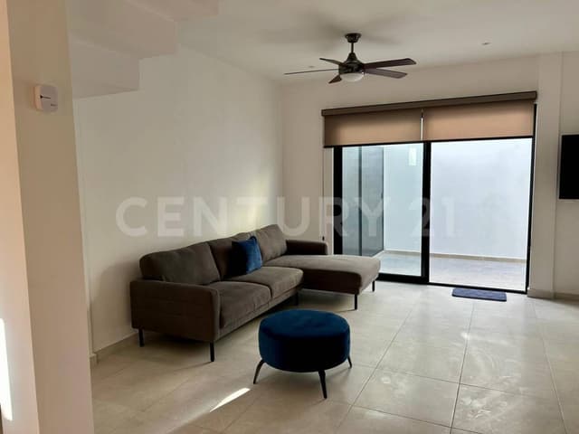 CASA EN VENTA SEMI AMUEBLADA EN ZONA CENTRICA NICHUPTÉ