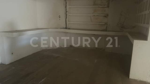 RENTA BODEGA AMPLIA CON POTENCIAL DE TRANSFORMACIÓN