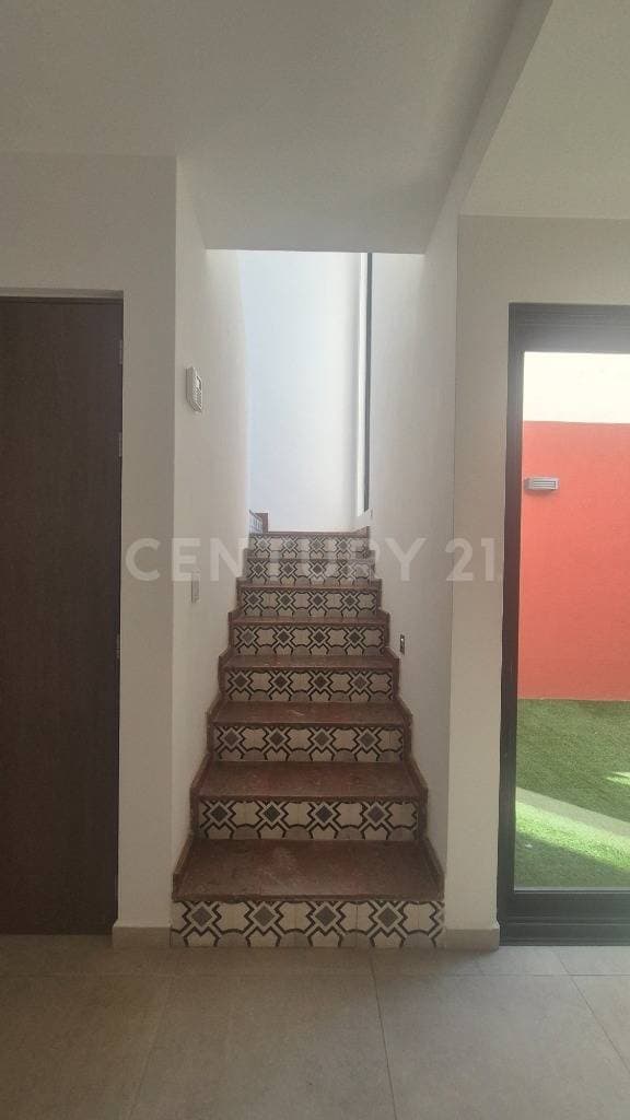 Vive la Exclusividad: Casa en Clúster con Golf