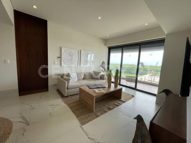 Venta de departamento de lujo en Puerto Cancún EM01621