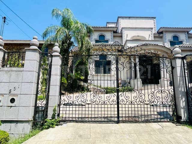 CASA EN VENTA EN CONTRY LA SILLA EN GUADALUPE NUEVO LEON