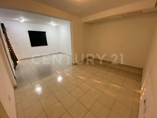 CASA NUEVA EN RENTA