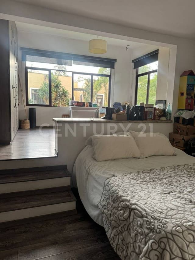 DOS RESIDENCIAS FRENTE A LA EMBLEMÁTICA PLAZA DE LA CONCHITA-COYOACÁN CENTRO