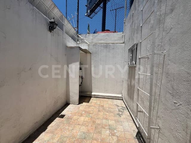 Espaciosa Casa en Venta a pasos de Periférico Nte. en Bosque de Echegaray.