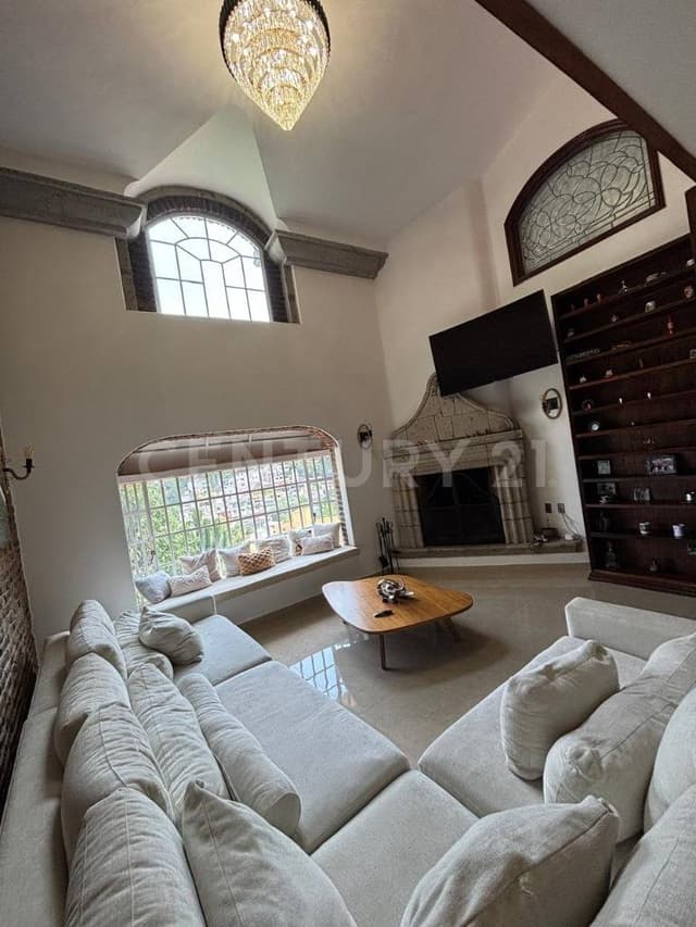 Casa sola en calle cda con acceso controlado