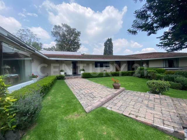 Casa en Venta en Bosques de las Lomas, CDMX.