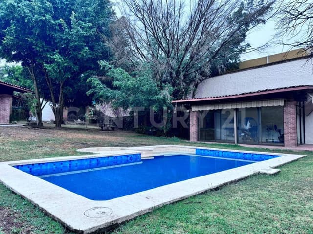 Casa en Venta con Alberca y Jardín, Fracc. Limoneros, Morelos
