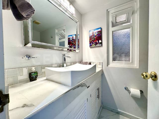 Hermosa 2 recamera y 2 baño condo en Zona Romantica