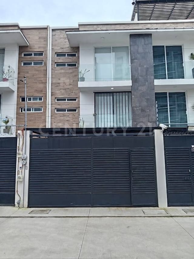 RENTA DE CASA AMUEBLADA-EN JARDINES DE SAN MANUEL-