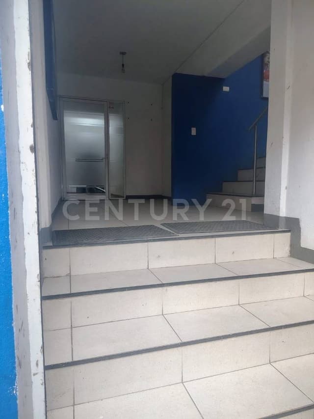 SE RENTA LOCAL EN SEGUNDO NIVEL EN AV. UNIVERSIDAD