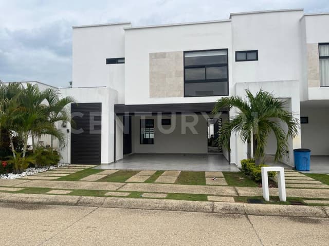 CASA CON ALBERCA EN RENTA, JARDINES DEL COUNTRY, VILLAHERMOSA, TABASCO