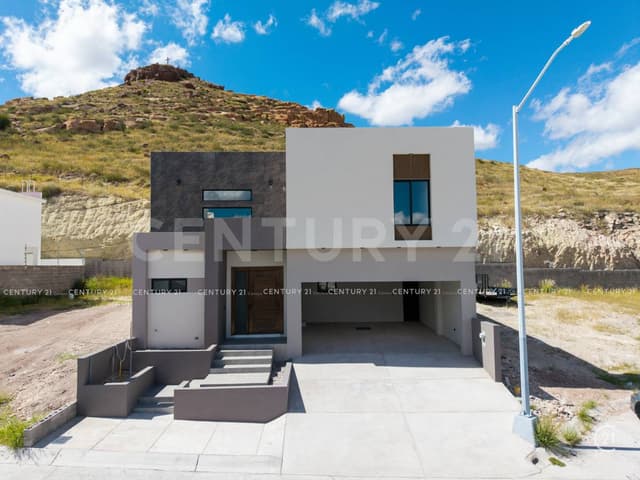 CASA EN VENTA EN FRACCIONAMIENTO ASTURIAS EN CHIHUAHUA, CHIH.