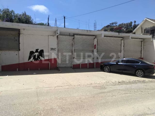 CLR-1294 LOCAL EN RENTA CON AMPLIO ESTACIONAMIENTO