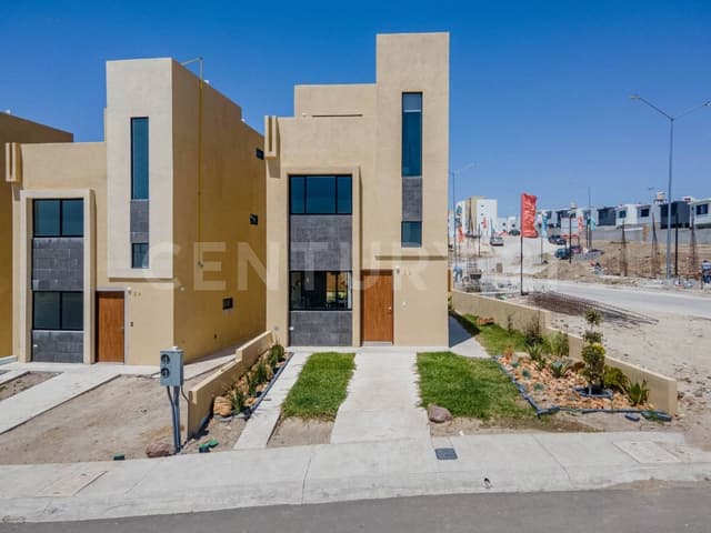 CASA EN VENTA DE 3 RECAMARAS EN PLAYAS DE ROSARITO B.C