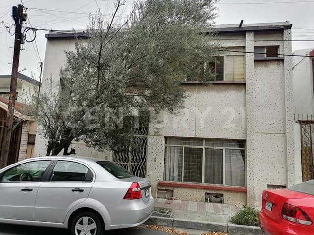 CASA EN VENTA EN COL. INDUSTRIAL EN MONTERREY