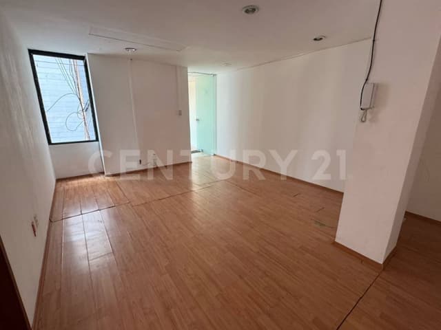 Frente a Liverpool Polanco en 3er piso