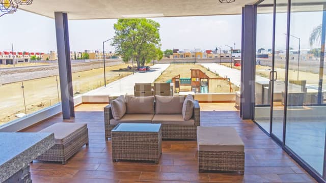 Casa nueva en venta en fraccionamiento cuatro vientos. Precio: $2,500,000 mxn