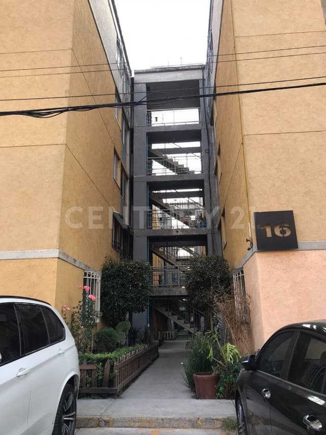 En UH Joyas de Vallejo, a media cuadra de Metrobus Tenayuca (Linea 3)