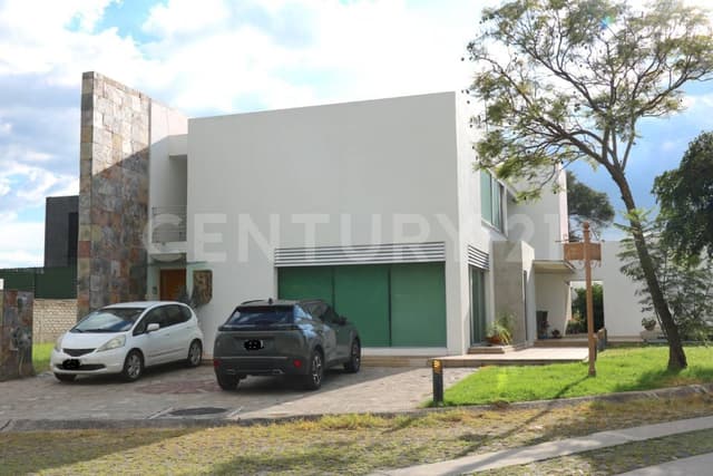 ¡OPORTUNIDAD IMPERDIBLE! Moderna Residencia en Venta - Colinas de Santa Anita