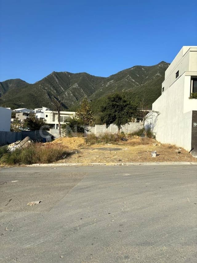 TERRENO EN VENTA EN FRACC. BOSQUES DE LAS MISIONES EN SANTIAGO, N.L.