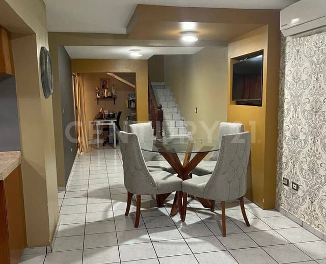 CASA EN VENTA, Juarez #1571, Villa Owen