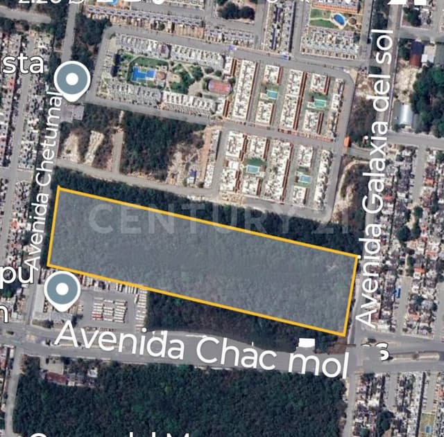 Venta terreno a 100 mts de avenida Chac mol entre 2 avenidas principales DH0222
