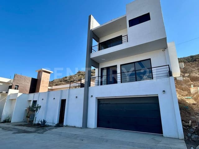 CASA EN VENTA, FRACC. CHAPULTEPEC III, ENSENADA BAJA CALIFORNIA