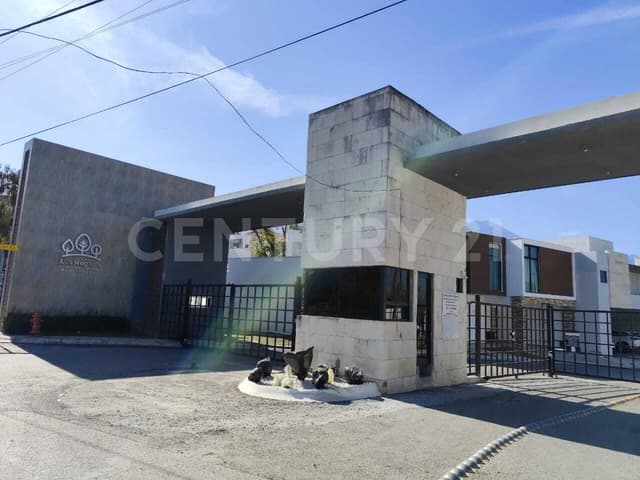 Casa en Venta en Carretera Nacional, Colonia Privada Los Nogales