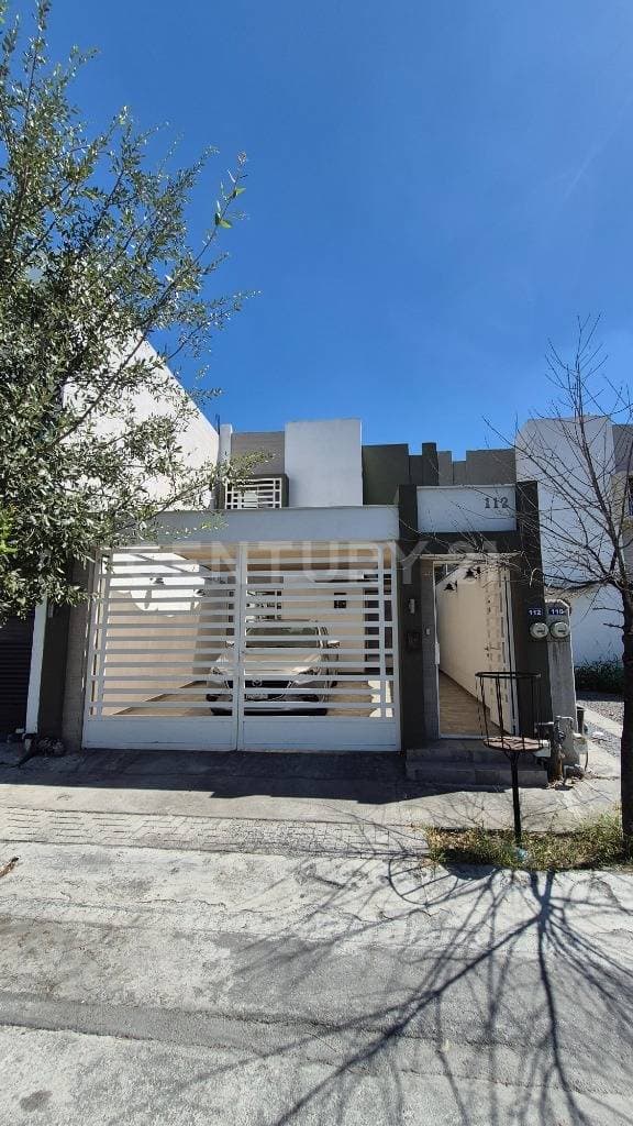 CASA EN VENTA EN COL. VALLE DEL SALDUERO EN APODACA