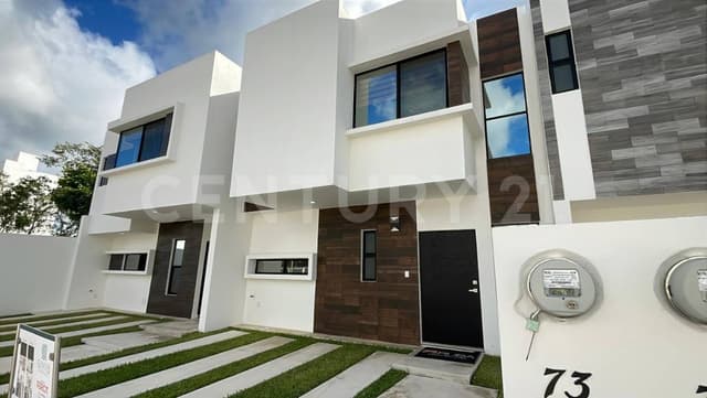 VENTA CASA EN RESIDENCIAL POR AV HUAYACAN YP0525