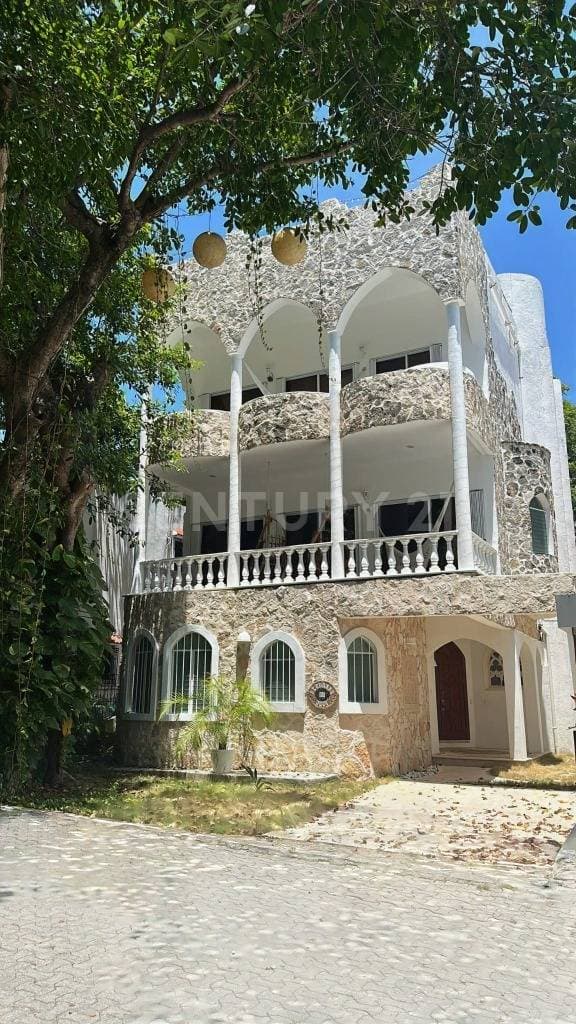 Casa amplia de 3 rec en renta a solo 200 m de la Playa en Playacar fase 1 P4491
