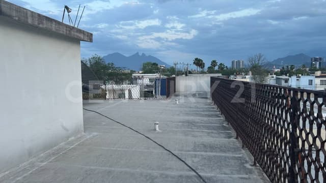 CASA EN VENTA EN COL. MITRAS CENTRO EN MONTERREY