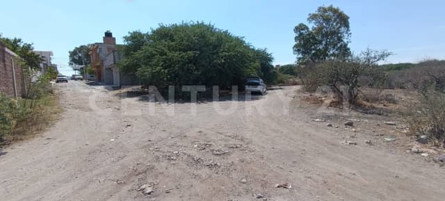 Terreno en San Juan del Rio muy cerrca de la presa la estancia. El Rosario