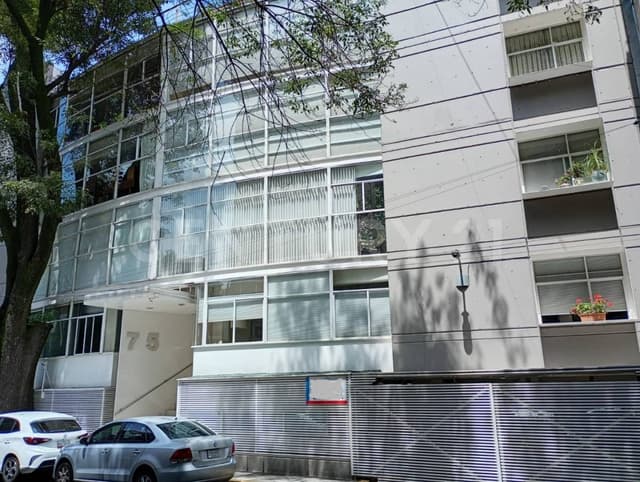 En 1er piso, a media cuadra de PArque San Lorenzo